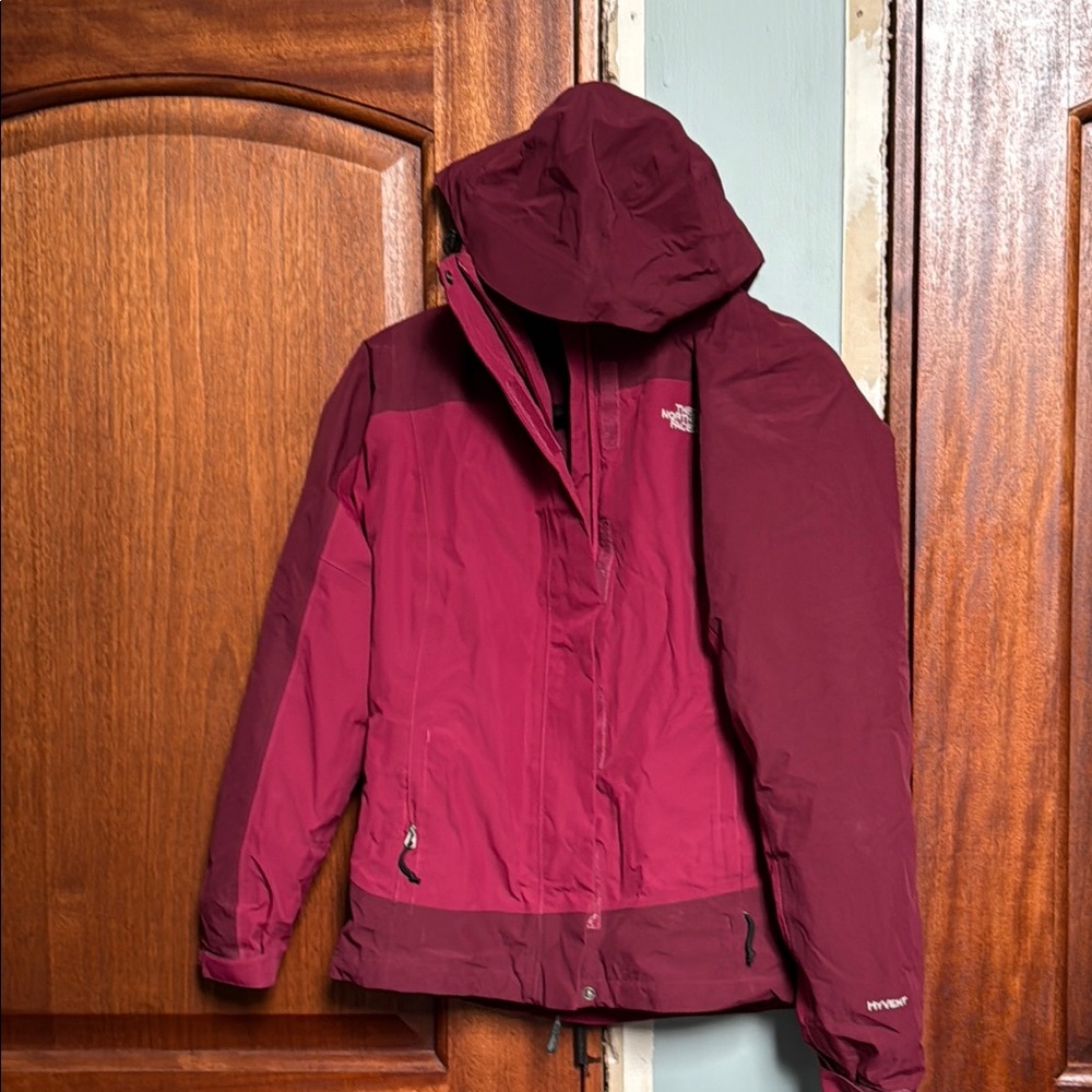 The North Face Women's Burgundy Jacket Hyvent